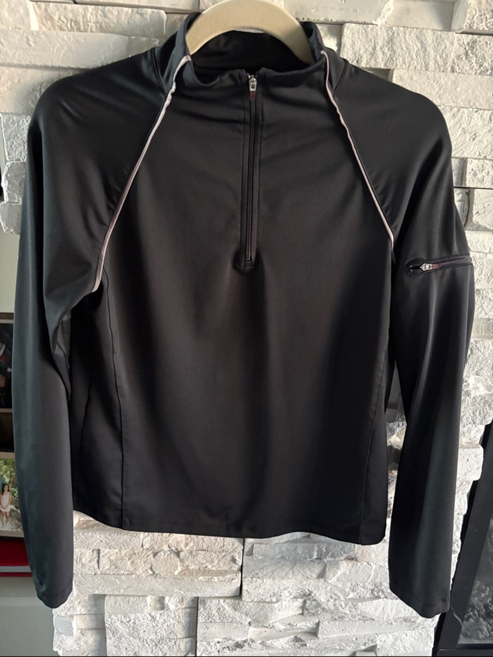 GapBody gb studio Moisture-Wicking Black Active Top